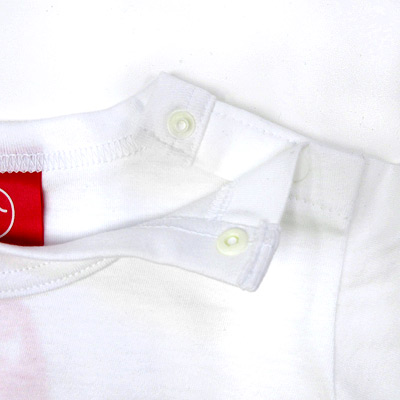 2Aサイズにはスナップボタンが付きます（開いたところ）