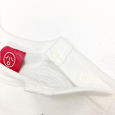 2Aサイズにはスナップボタンが付きます（開いたところ）